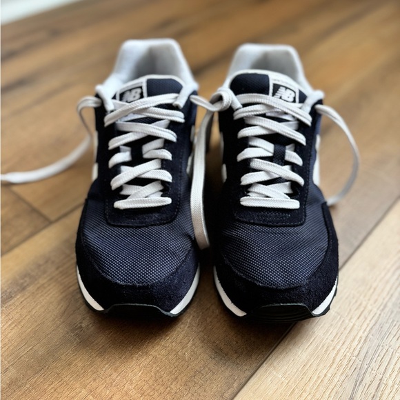 Women’s Retro New Balance Classic Sneakers, Navy and White Size 10 - Picture 3 of 8